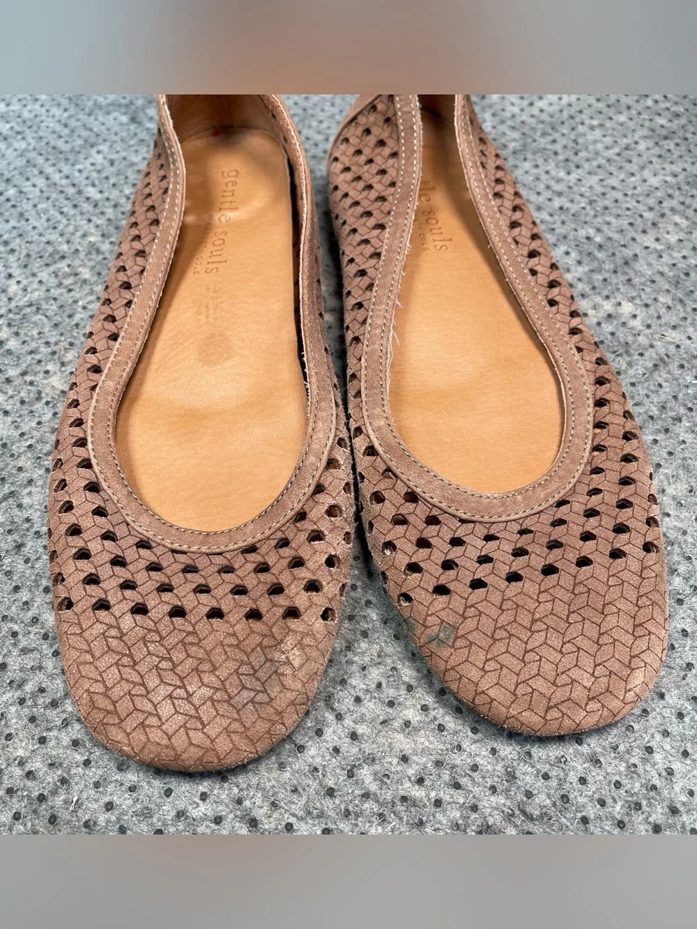 Gentle Souls by Kenneth Cole Beige Flats Size 9 Women’s